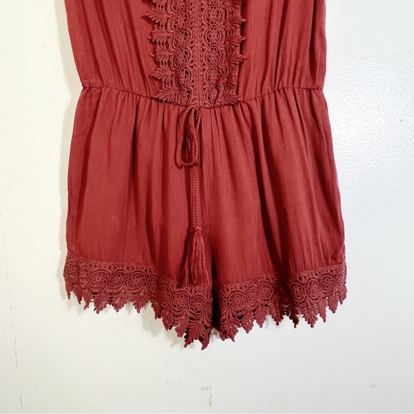 NWT ROMEO + JULIET Women's Size Medium Romper Embroidered Spice Red - Picture 4 of 7
